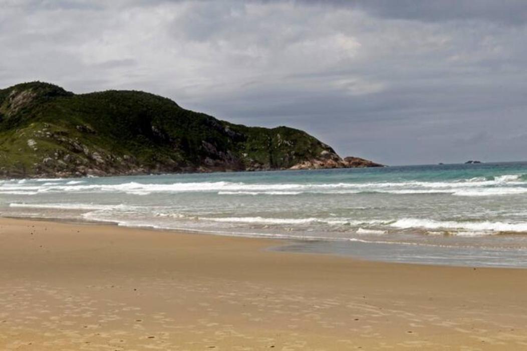 Casa Com Piscina Em Frente A Praia Do Santinho Флорианополис Экстерьер фото